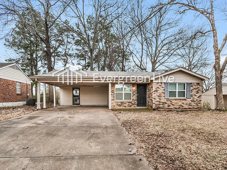 1939 Custer Dr — Photo 2
