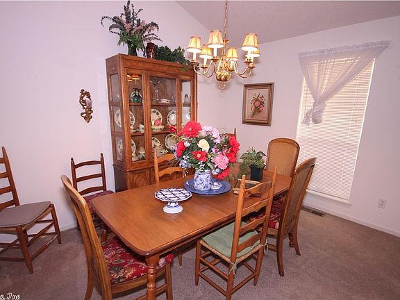 3rd image of 1727 Royal Oaks Dr