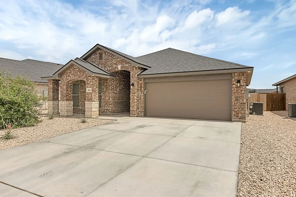 4 bed, 2.0 bath, 2050 sqft, $2,800 — Photo 2