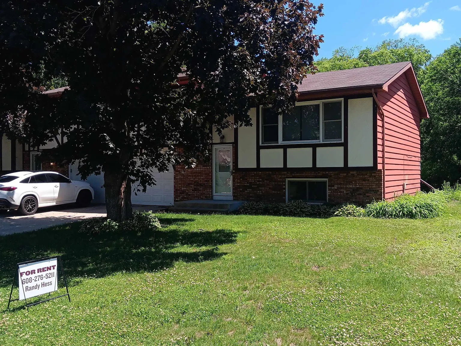 3 bed, 2.0 bath, 1900 sqft, $2,400 — Photo 2