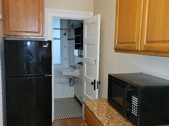4th image of 1107 Prince Edward St APT 1