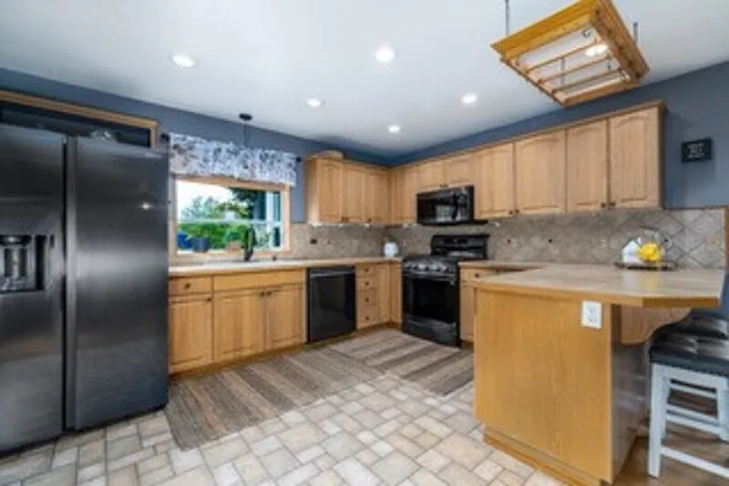 3 bed, 2.5 bath, 1909 sqft, $3,100 — Photo 3