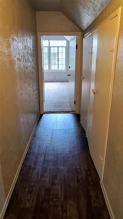 2 bed, 1.0 bath, 1313 sqft, $850 — Photo 2