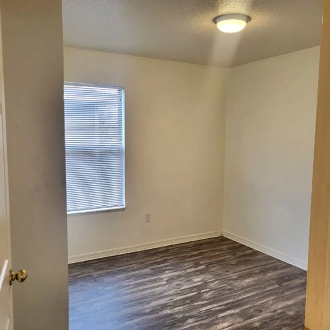 Well Laid Out 4 Bed/ 2 Baths with large Living/Dining and Vinyl Floors throughout on Partially Fe... — Photo 4