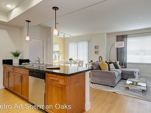 5th image of 14140 Moorpark St APT 229