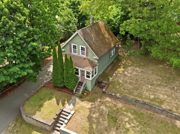 2 Tyng Rd, Tyngsboro, MA 01879