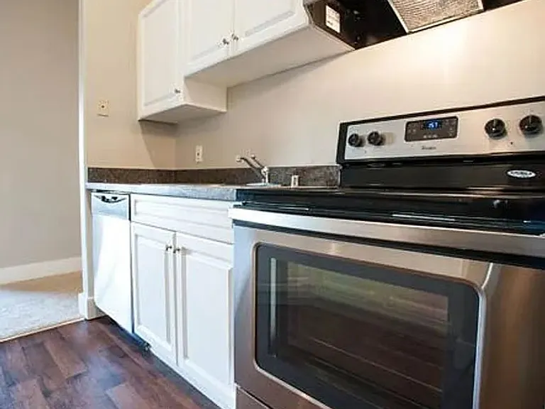 LC Park Place Apartments — Photo 3