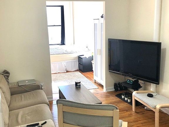 4th image of 109 E 2nd St APT 9