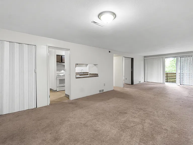 Greenwich Manor Apartments — Photo 62