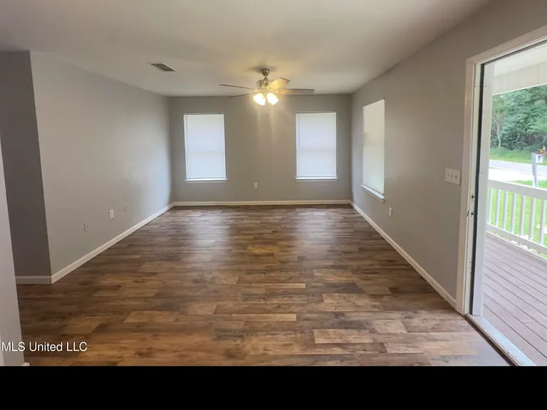 6029 W Hinds St — Photo 3