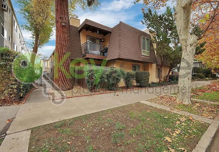 2515 H St #5 — Photo 2