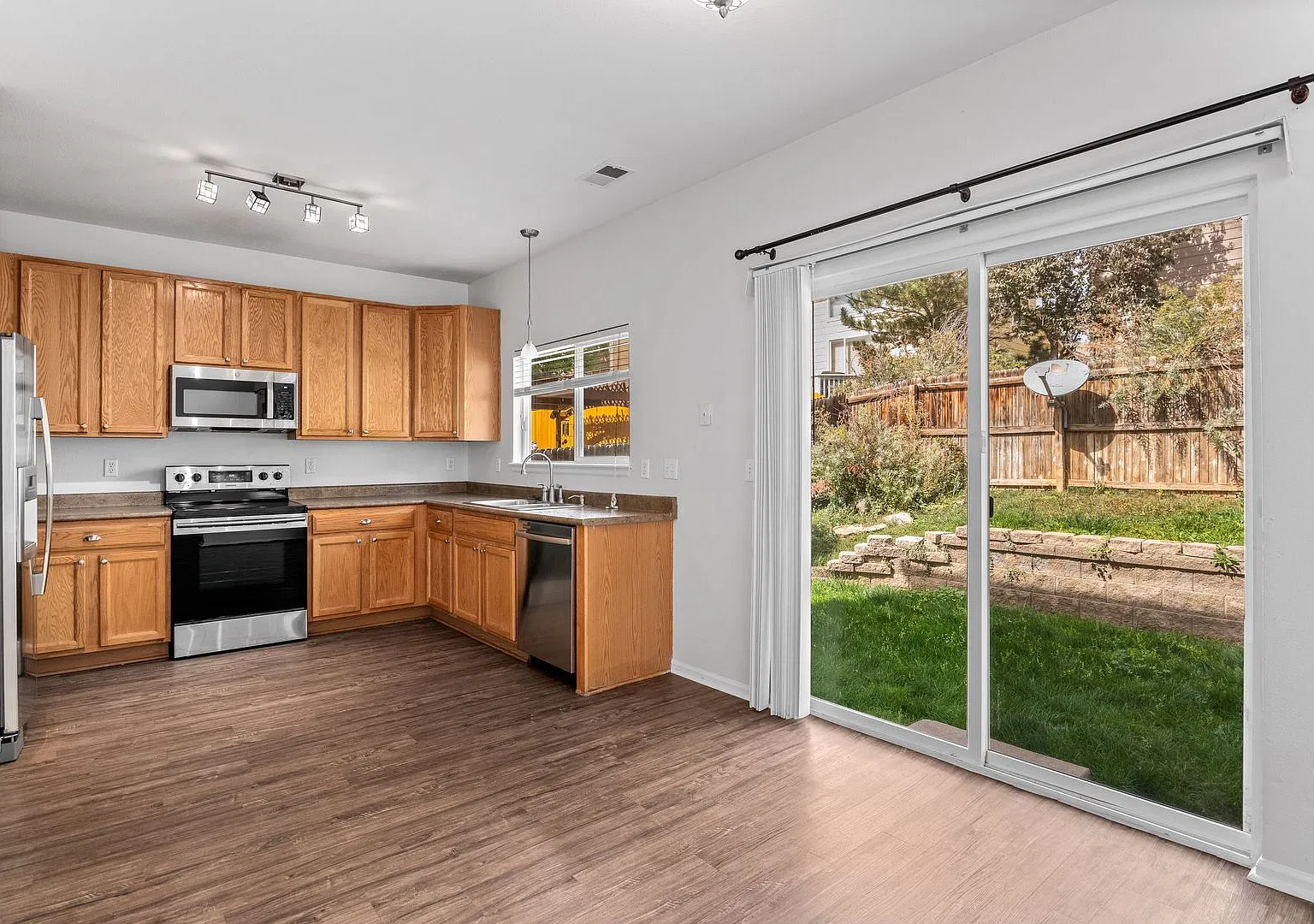 Charming Three Bedroom Home In Littleton — Photo 4