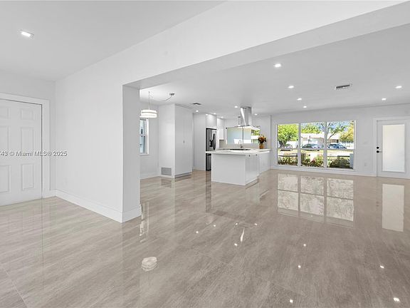 3rd image of 9450 Martinique Dr
