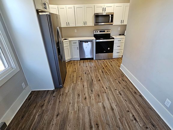 3rd image of 32 N Vine St APT 4