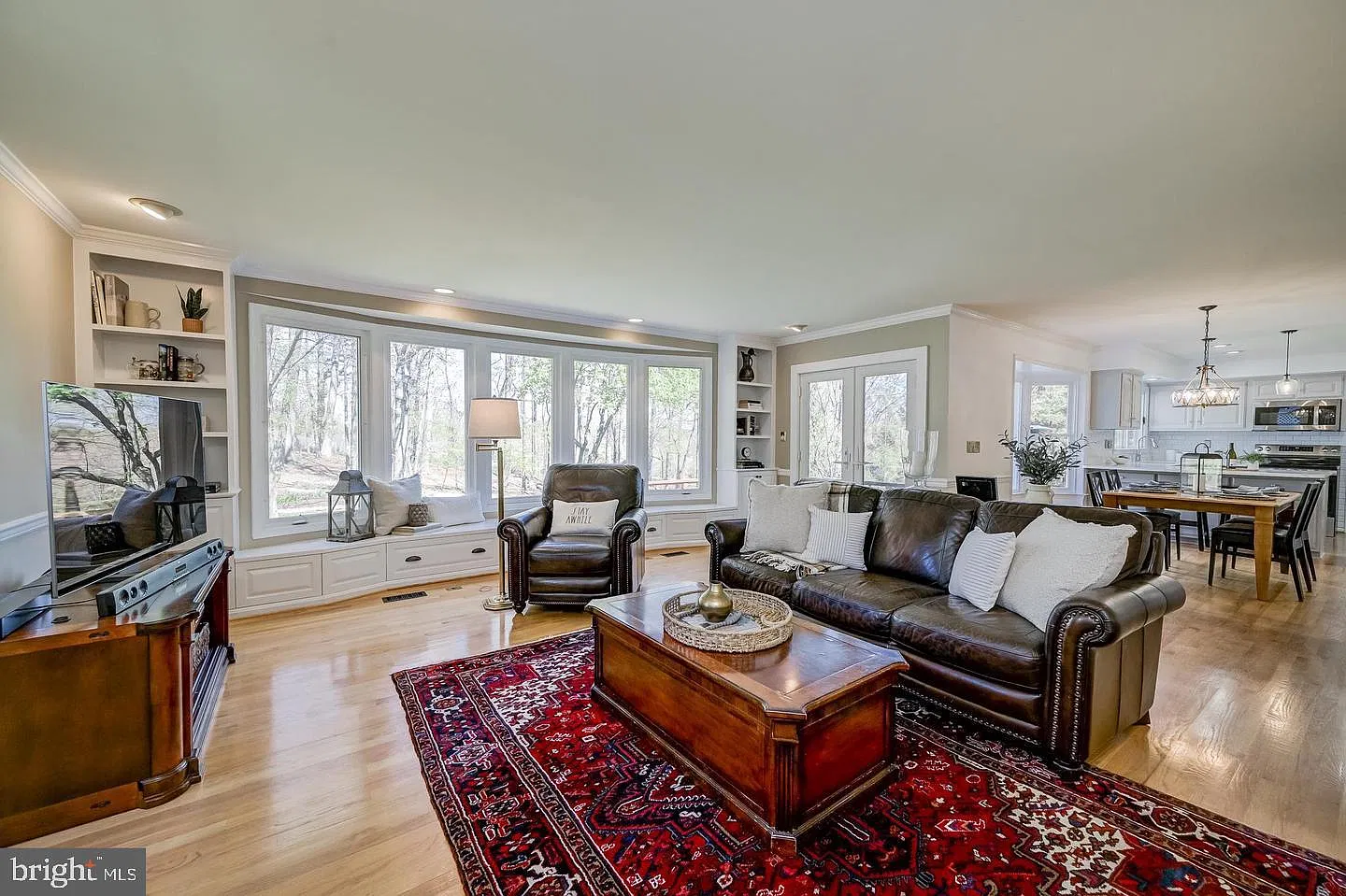 5 bed, 3.5 bath, 3254 sqft, $5,800 — Photo 2
