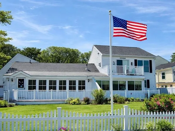 92 Kings Hwy, Hampton, NH 03842