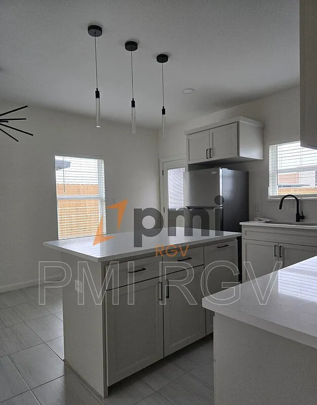 Building Photo - 2605 Brookside Bent St #4