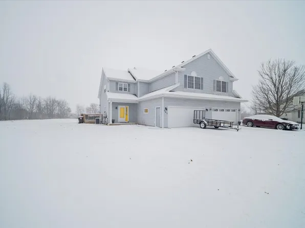 101 Labrador Ln, Downs, IL 61736