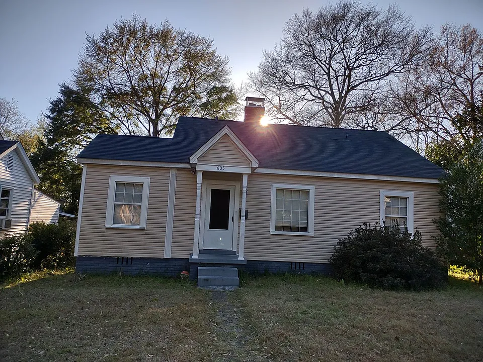 605 S Waccamaw Ave