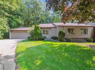 2418 Tanbark Oak Dr, Flint, MI 48532