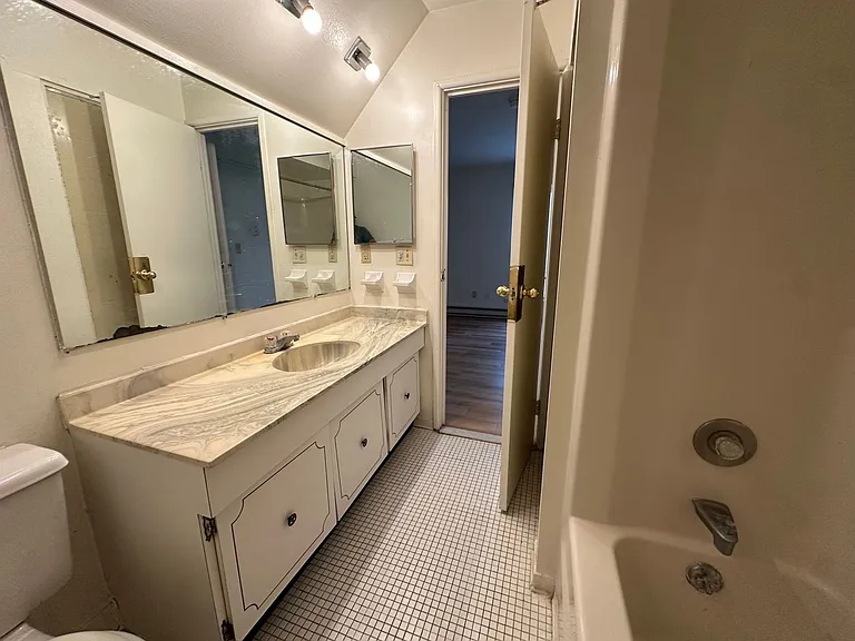 University Park Apartments near Cornell University — Photo 416
