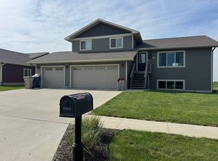 2606 10th Ave NE, Watertown, SD 57201