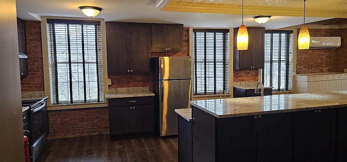 1 bed, 1000 sqft, $1,700 — Photo 1