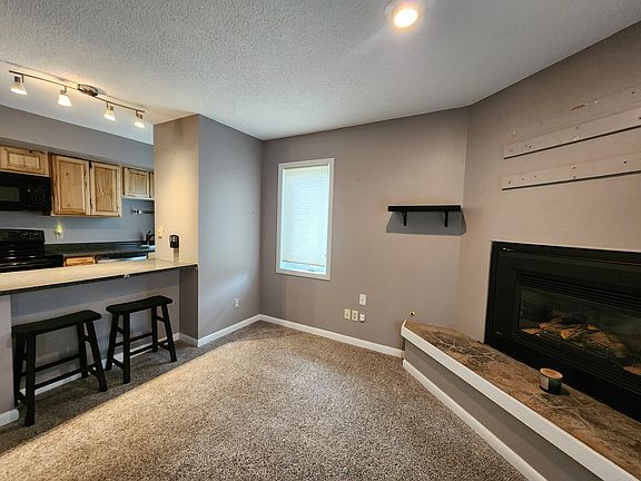 5th image of 200 Riverside Dr #1