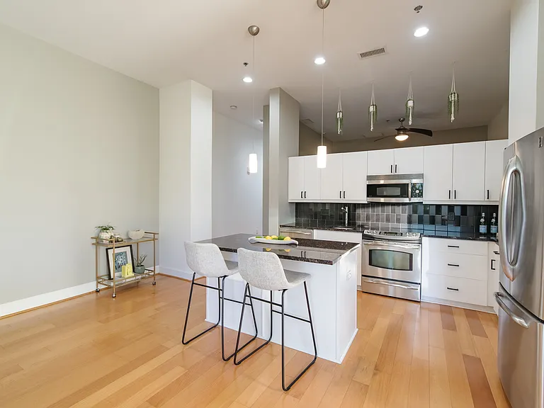 333 W Trade St #708 — Photo 11