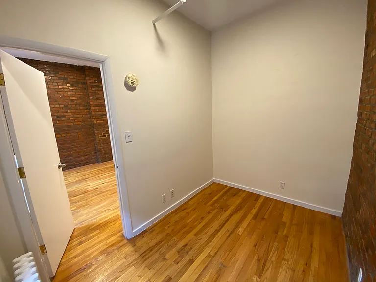 315 W 30th St #3F — Photo 7