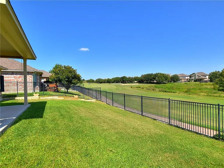 1802 Greenside Trl — Photo 18