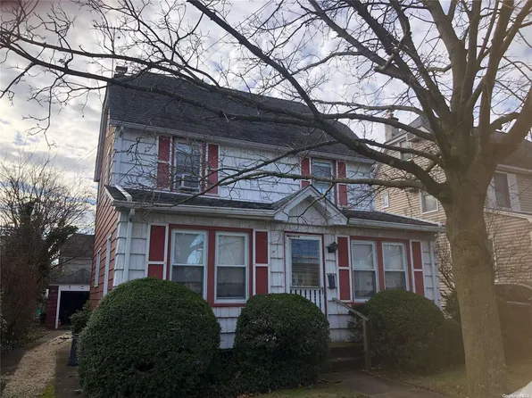 40 Center Street, Williston Park, NY 11596