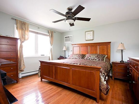 4th image of 15713 92nd St