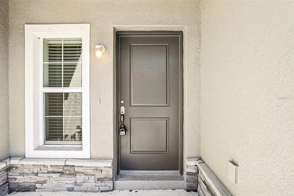 3 bed, 2.5 bath, 1675 sqft, $2,300 — Photo 3