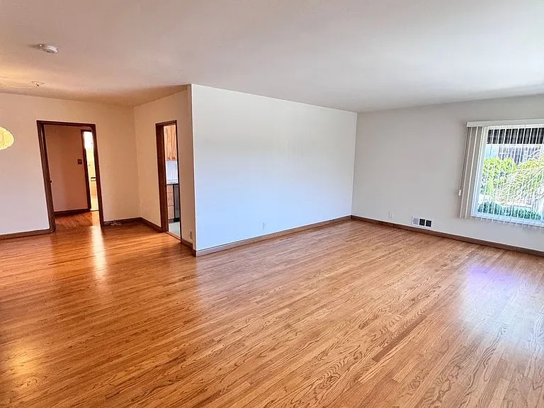 4531 E Shaw St — Photo 2