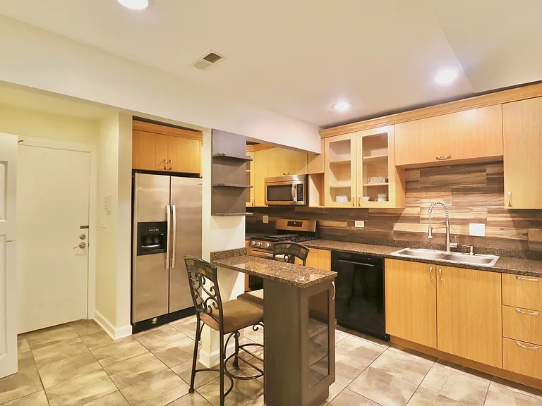 12 Oak Creek Dr #1213 — Photo 4