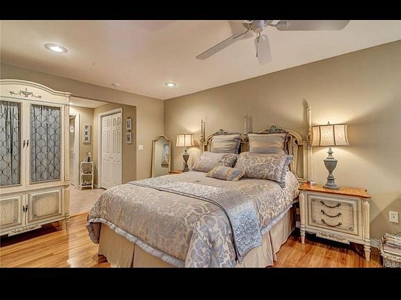 3rd image of 2811 Ogden Dr