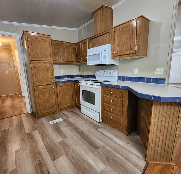 922 Ashwood St — Photo 22