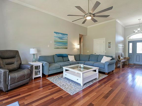 4th image of 768 S Hackberry Avenue