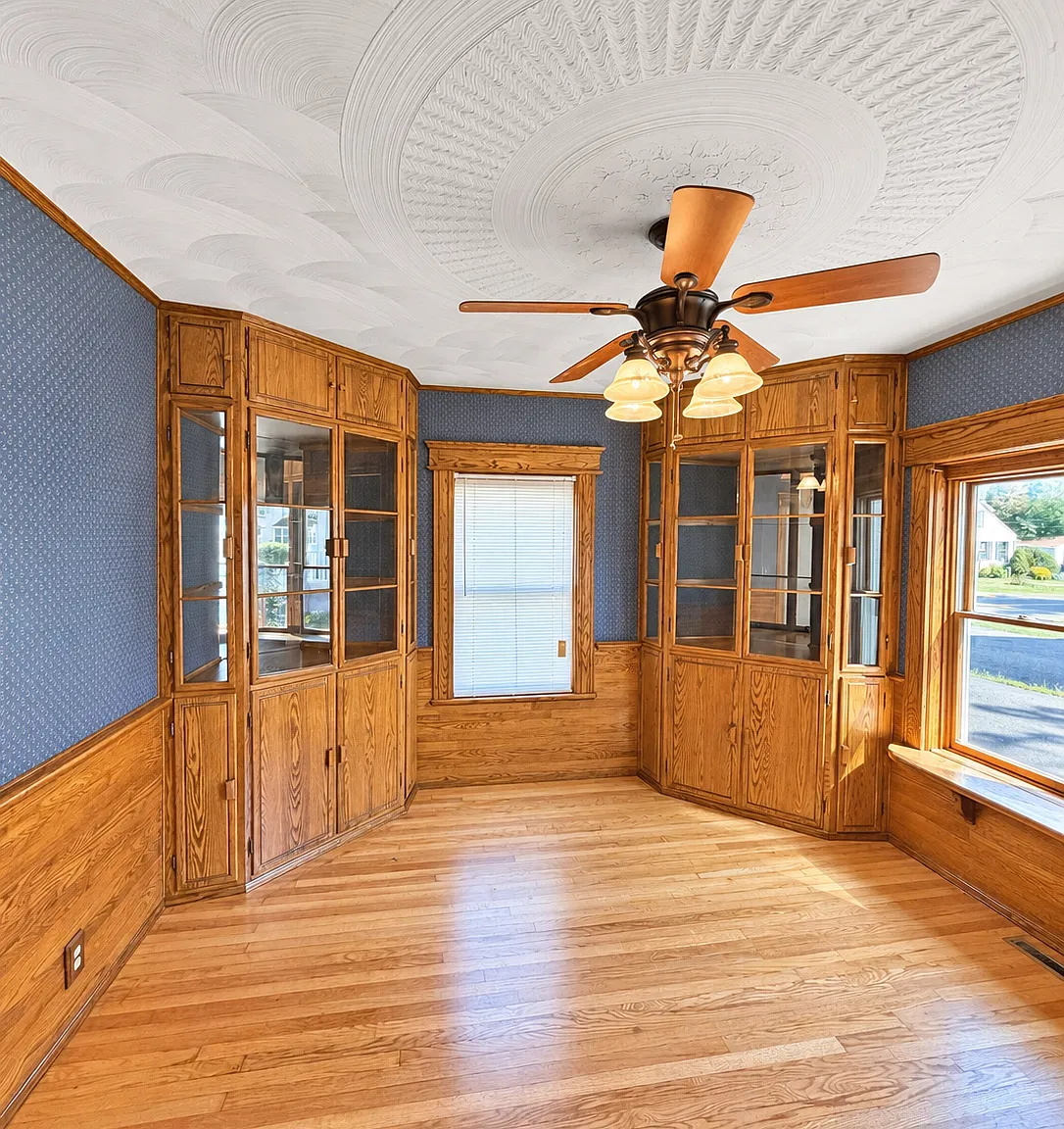 4 bed, 1410 sqft, $2,400 — Photo 1