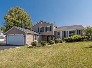 0N487 Cloos Ct, Winfield, IL 60190