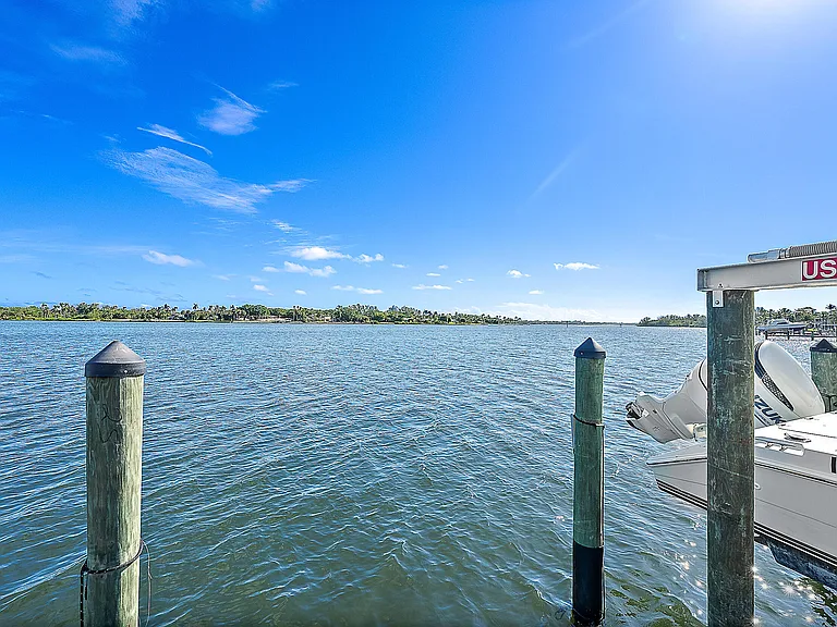 12140 SE Indian River Dr N — Photo 13