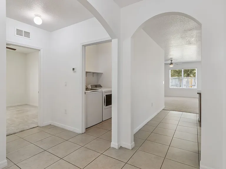 4257 Roberta Dr — Photo 4
