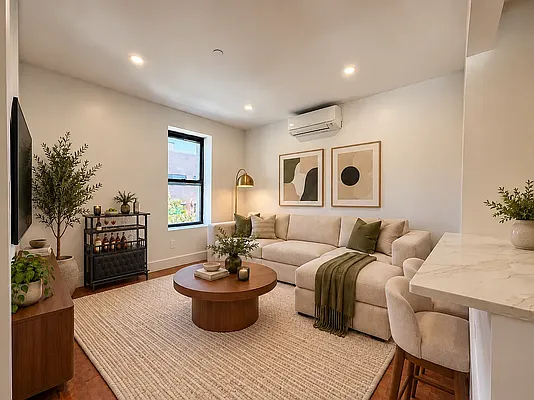 Living room, photo 2