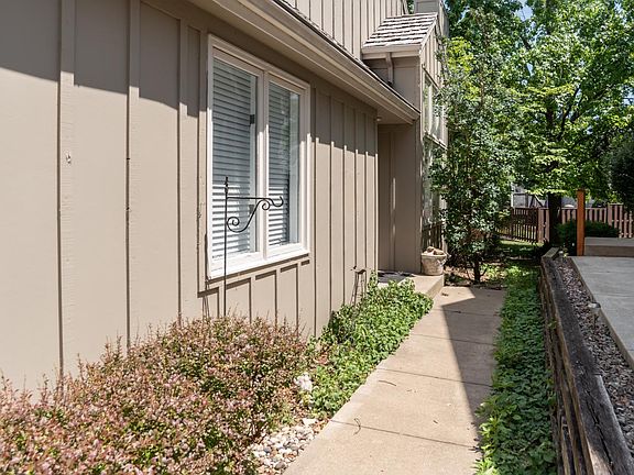 3rd image of 9405 W 122nd St