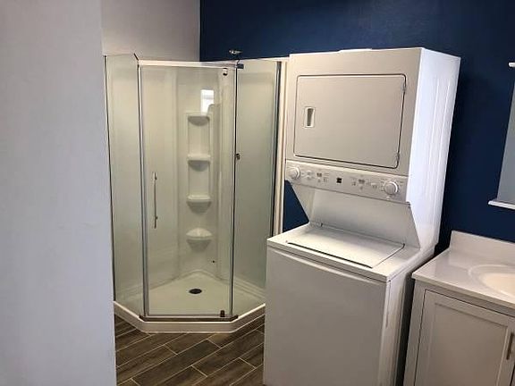 2nd image of 7511 La Jolla Blvd