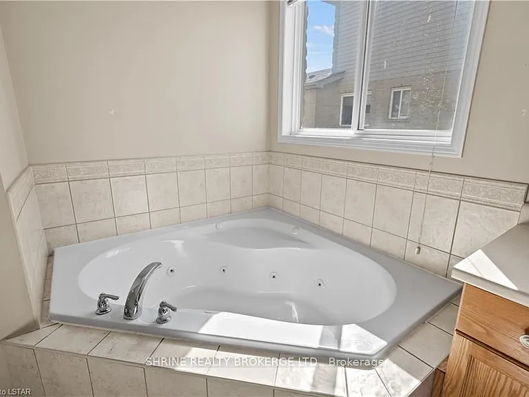 1841 Foxwood Ave #UPPER — Photo 14