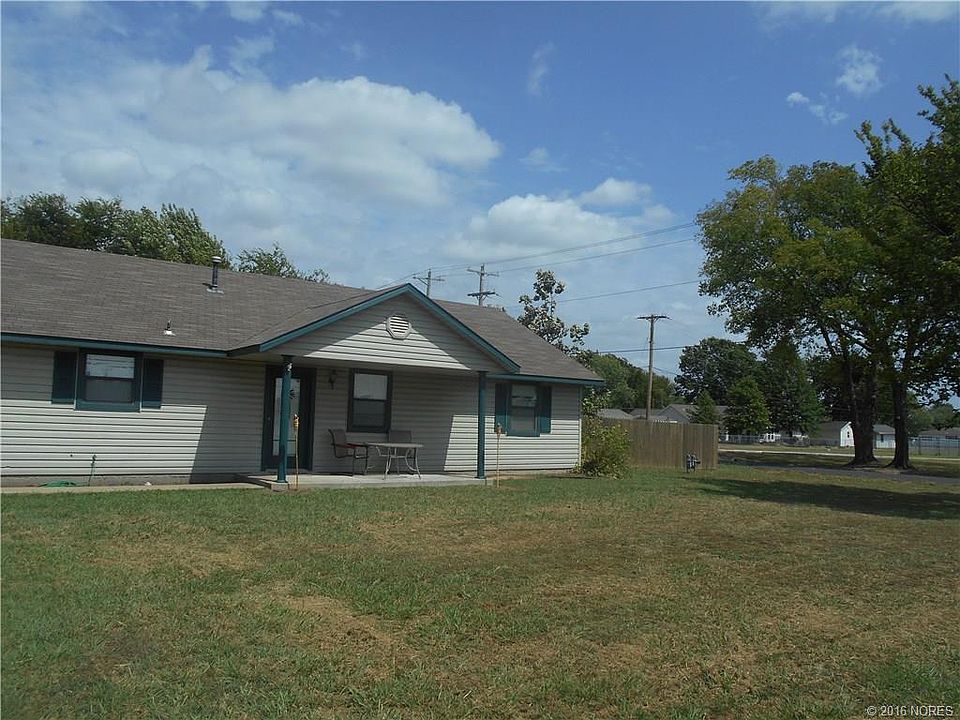 2nd image of 909 NE 7th St