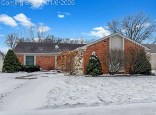 43529 Oakbrook Rd, Canton, MI 48187
