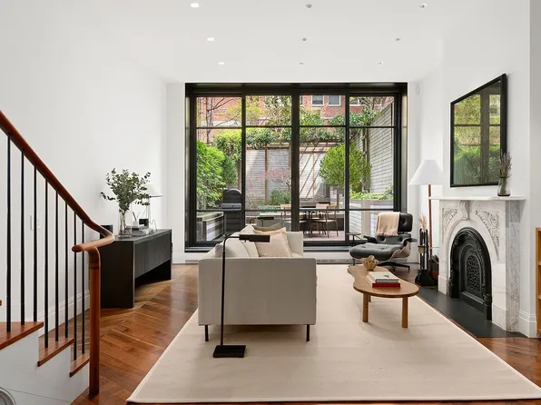 429 W 22nd St APT 1B, New York, NY 10011